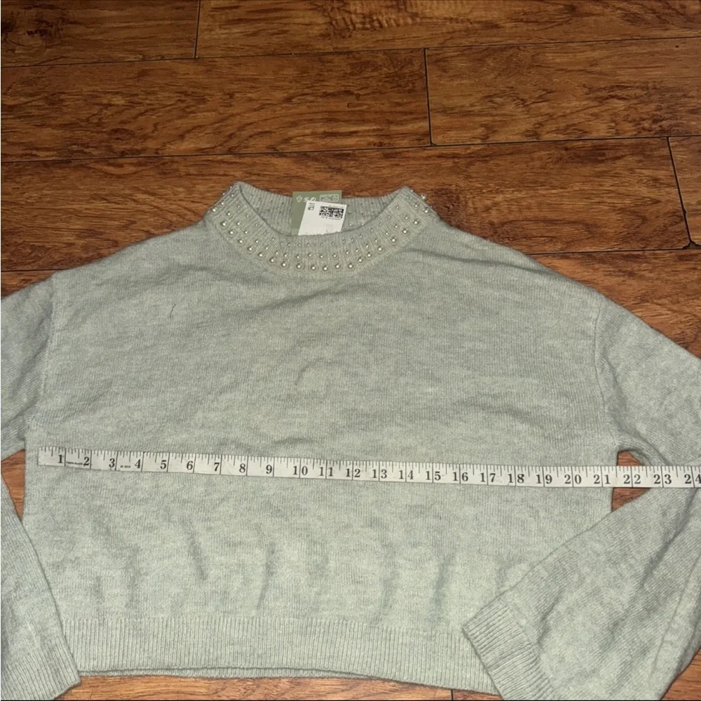 New H&M Crop Pearl Sweater Women's Size Medium